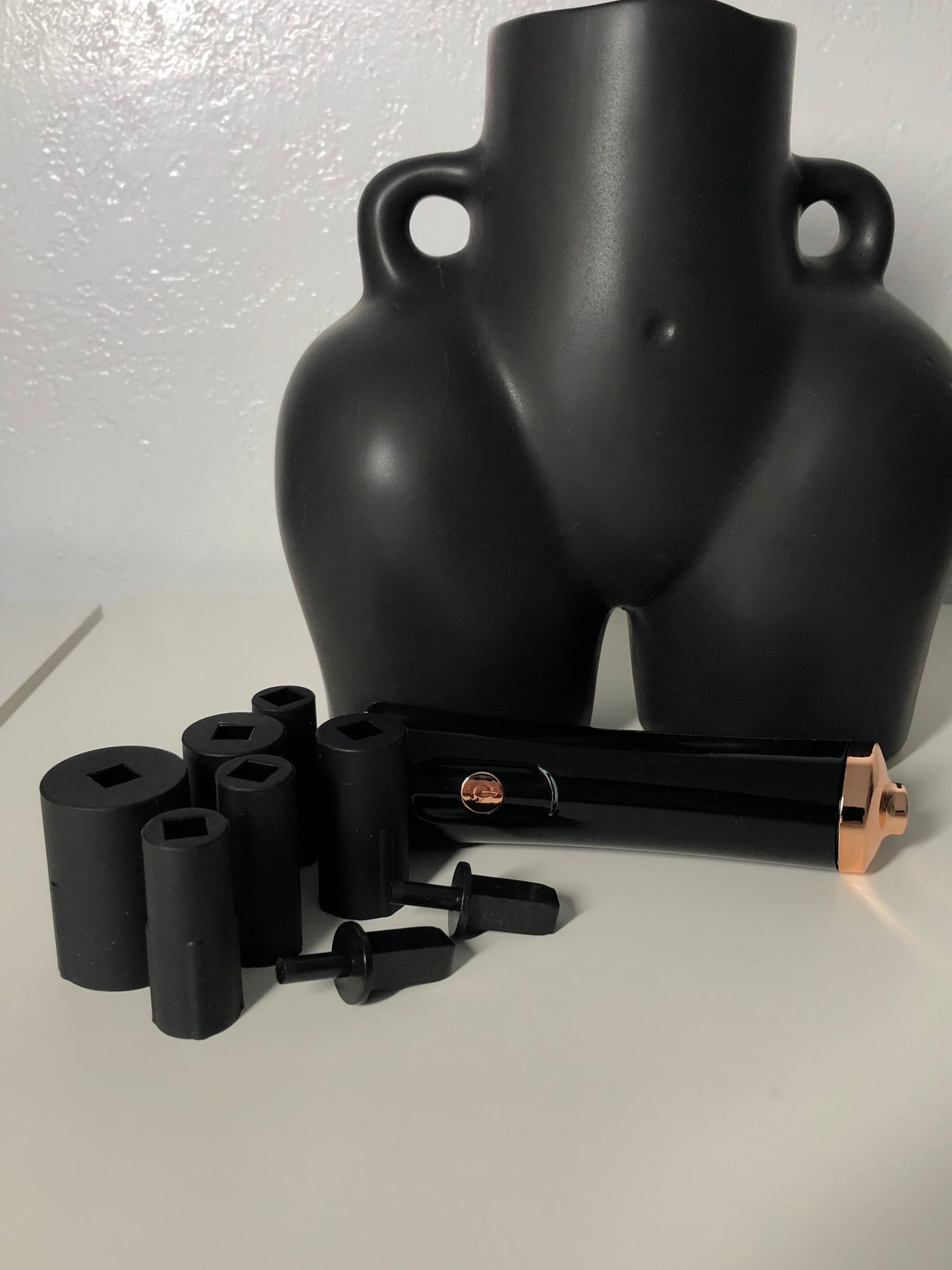 Black Glue Shaker